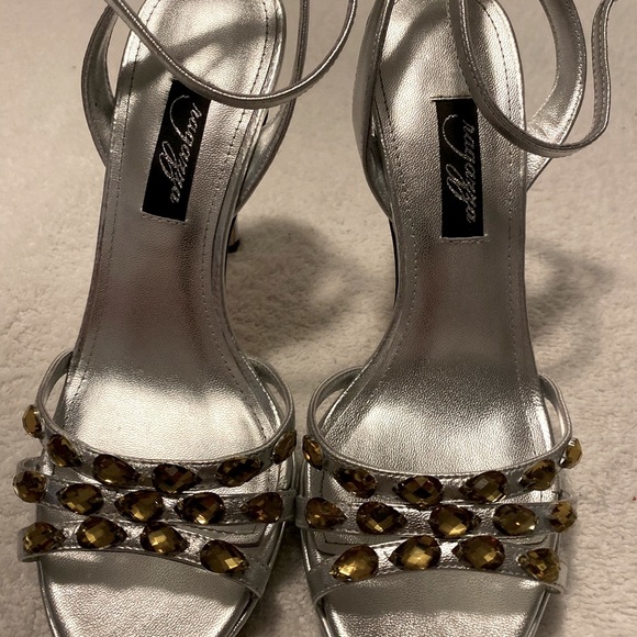 Gently Used Gorgeous Leather Silver Heels By RAGAZZA - Box 71 - Picture 2 of 4
